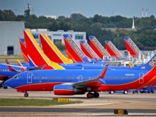 Cenas de pnico durante acidente de avio mostram uso errado das mscaras