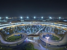 Estrangeira mora no aeroporto do Galeo h pelo menos 3 semanas:  seguro e tem tudo