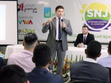 Governo estuda obrigar companhias areas a dar passagem a jovem carente