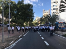 Passeata de taxistas contra regras diferentes para aplicativos afeta trnsito no Centro de Campinas