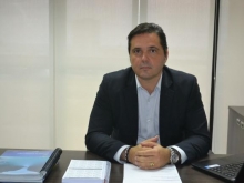 O administrador de Fernando de Noronha discute moradia e transporte areo