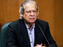 ﻿Dirceu se entrega  polcia para cumprir pena de 30 anos