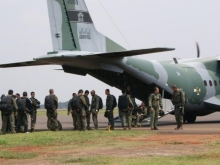 Equipe da FAB realiza vistoria no aeroporto