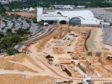 Obra inacabada para a Copa do Mundo de 2014  retomada no aeroporto