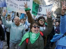 Trabalhadores argentinos entram em greve contra poltica do governo Macri