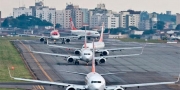 Passageira perde voo e invade pista de aeroporto